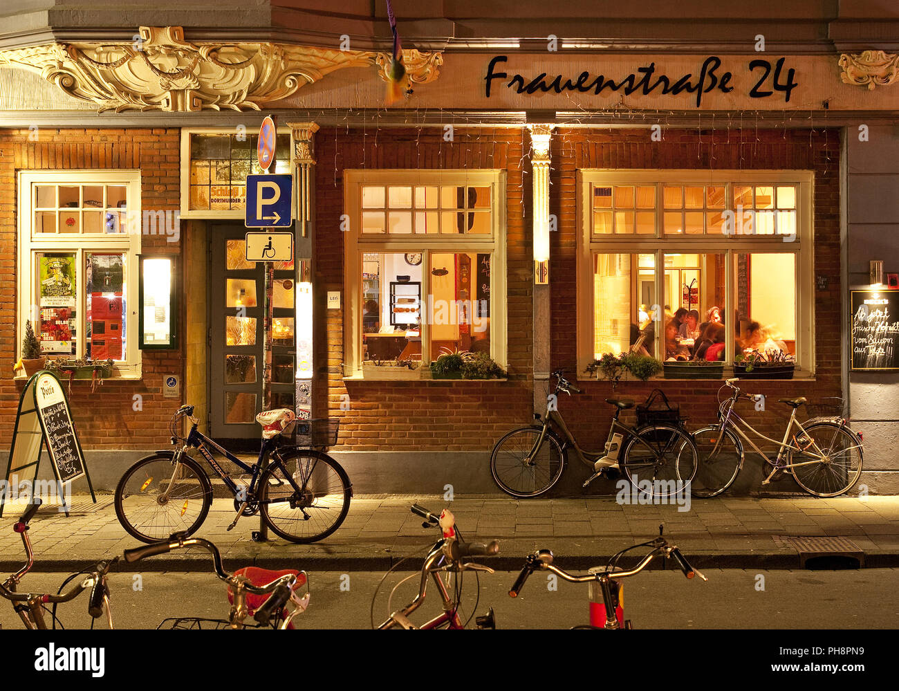 Les vélos en face de l'inn, Kulturkneipe Muenster Banque D'Images