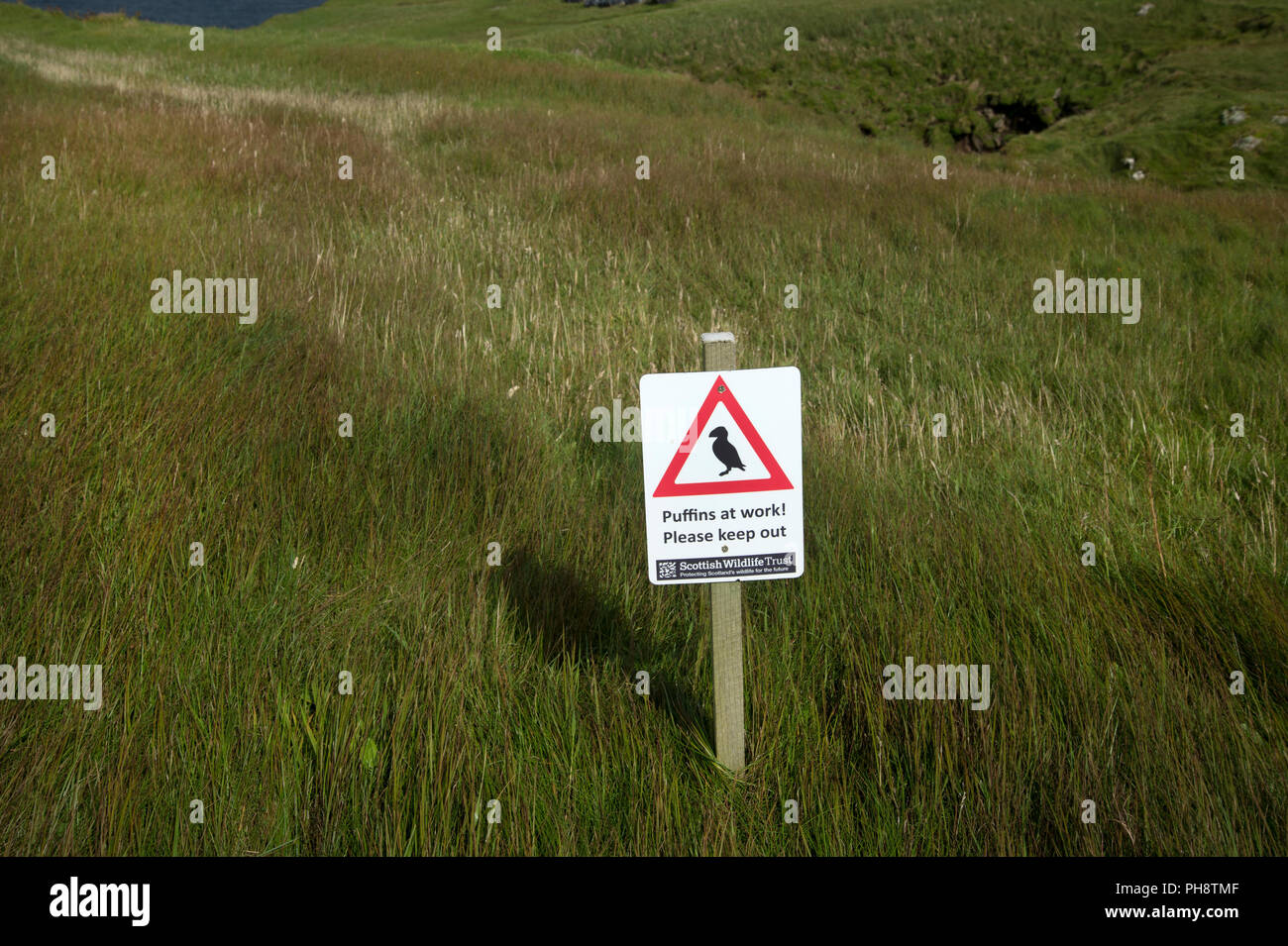 L'Écosse. Sutherland. Handa Island. Avertissement signe de présence de macareux Banque D'Images