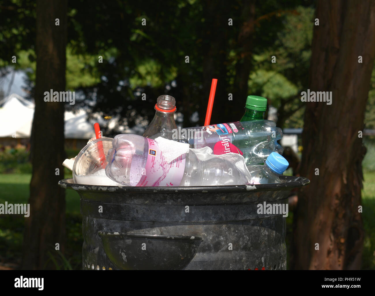 Les déchets en plastique, à usage unique Banque D'Images