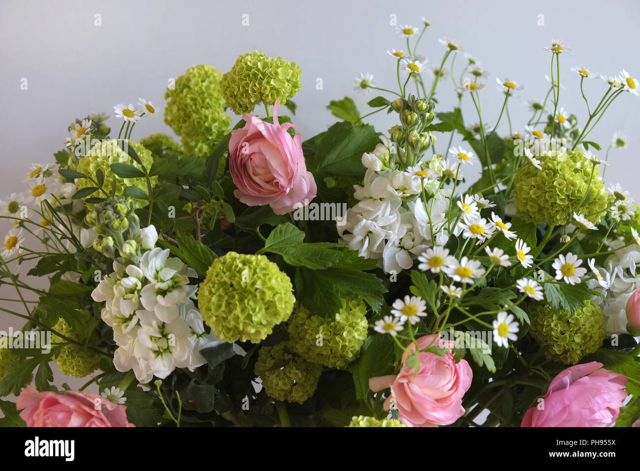 Bouquet Printemps / rose, blanc, vert-lime Banque D'Images