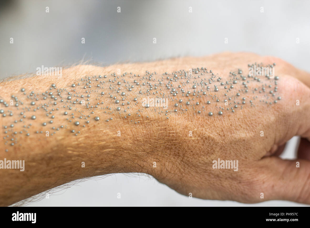 Les nanoparticules rendu visible sur la peau humaine - le rendu 3D Banque D'Images