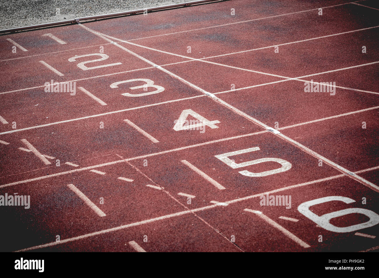La voie de l'athlète ou d'une piste de course avec six chiffres et de voies. Banque D'Images