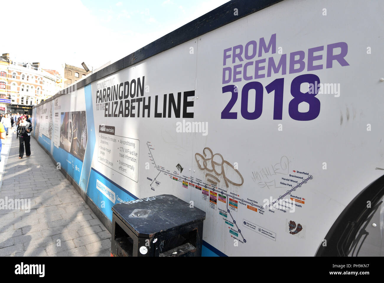 London's nouveau service ferroviaire est-ouest à Farringdon, comme traverse ont annoncé qu'ils ne manquez pas la date d'ouverture Décembre et services sera retardée jusqu'à l'automne 2019. Banque D'Images