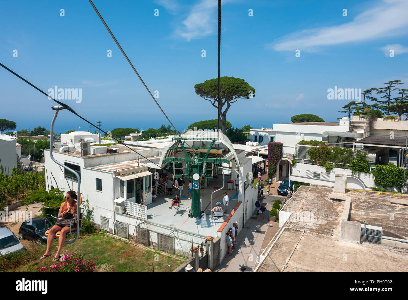 CAPRI, ITALIE - 29 juillet 2018 : les touristes à cheval jusqu'à la montagne d'ascenseur. Capri est une destination touristique populaire et d'une île de l'Italie. Banque D'Images