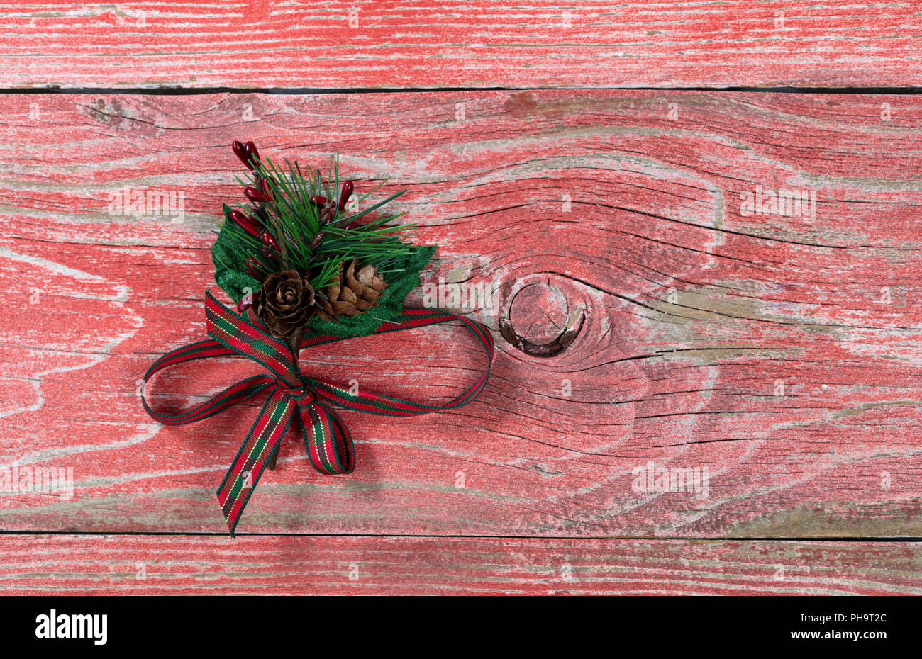 Maison de Vacances rustique en bois sur ruban rouge conseils Banque D'Images