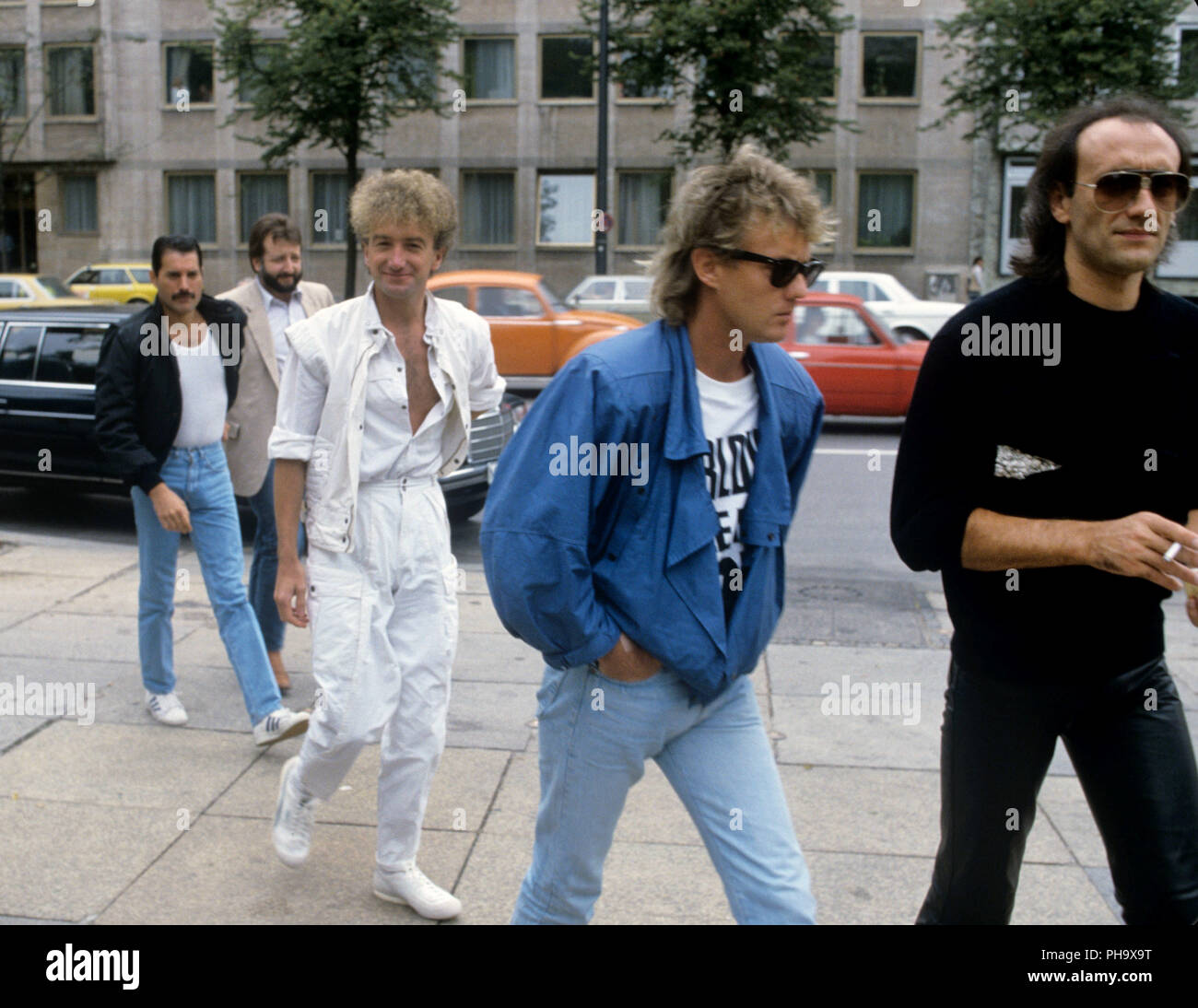 Reine (v.l. Freddie Mercury, John Deacon, Roger Taylor, Unbekannt sur 13.08.1984 à München/Munich. Dans le monde d'utilisation | Banque D'Images