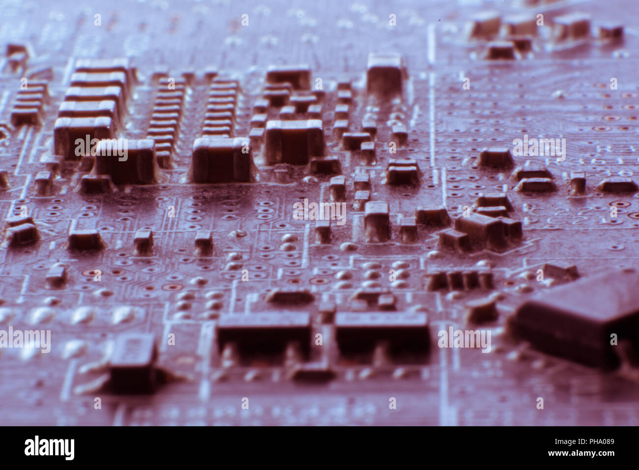 Montage en surface composants smd poussiéreux sur carte de circuits électroniques utilisés. Banque D'Images