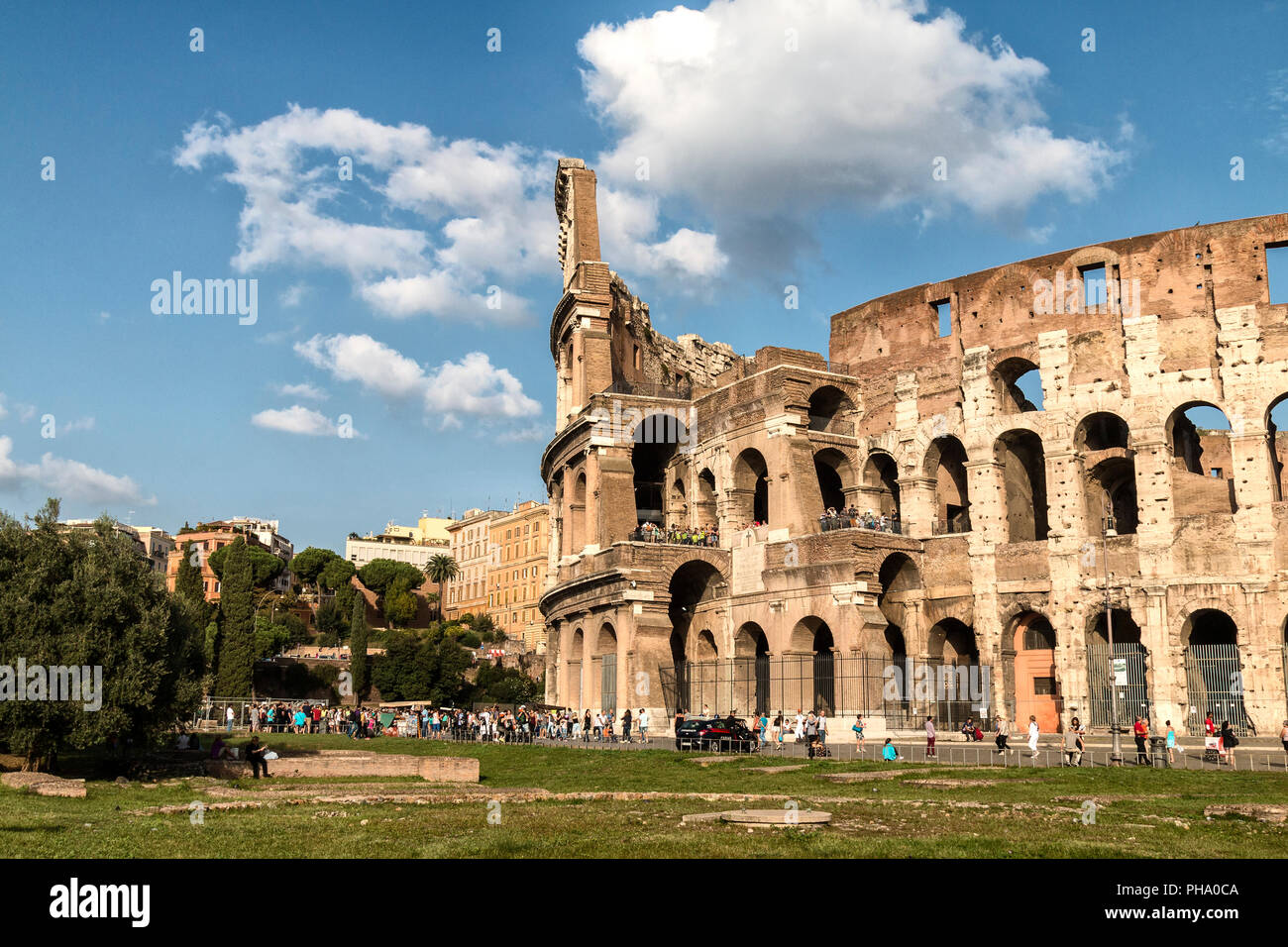 Rome, Italie - 11 octobre 2014 : partie de l'amphithéâtre Flavien connu comme le Colisée. C'est l'une des principales attractions touristiques de la ville de Rome Banque D'Images