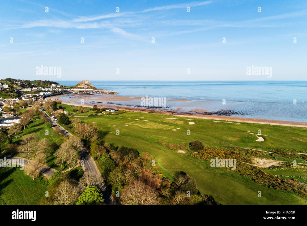 Vue aérienne de Golf Royal Jersey, château Mont Orgueil (Gorey Castle), Gorey, Jersey, Channel Islands, Royaume-Uni, Europe Banque D'Images
