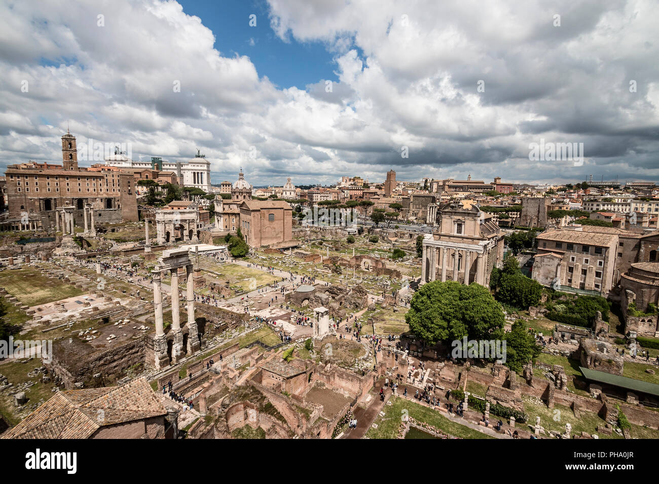 Rome, Italie - 1 mai 2016 : les ruines de l'ancienne civilisation romaine au Forum Romain. Banque D'Images