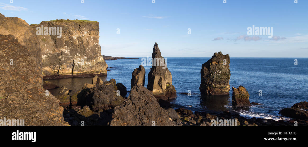 Mer et rochers à la partie sud de l'Islande Banque D'Images