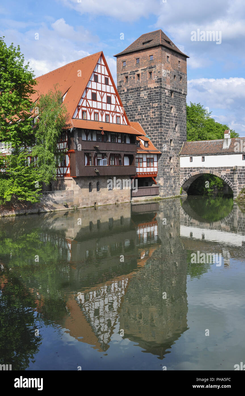 Half-Timbering maisons dans les environs de Nuremberg, Allemagne Pont Max Banque D'Images