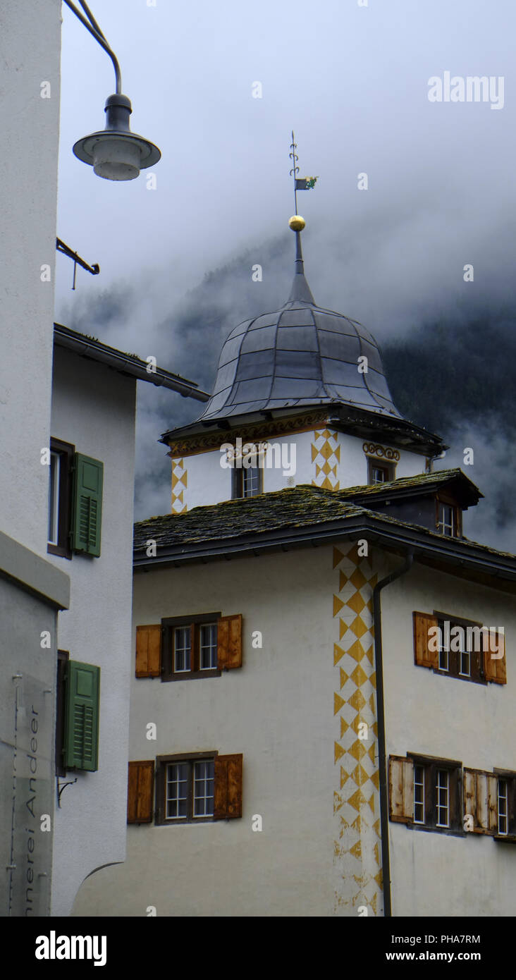 Andeer, Suisse, maison d'habitation avec tour Banque D'Images