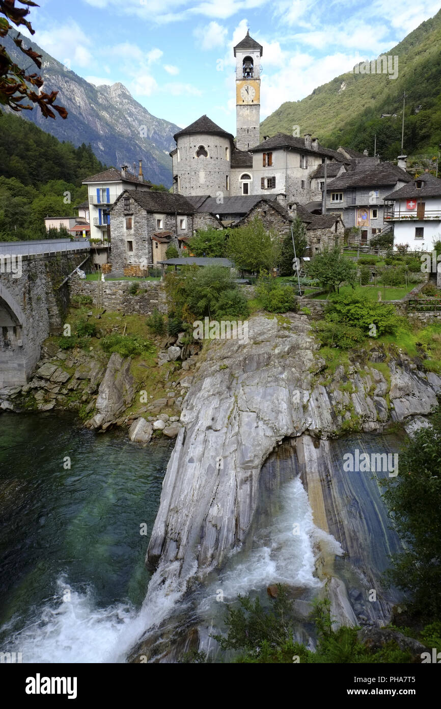 Lavertezzo dans la vallée de Verzasca, Tessin, Suisse Banque D'Images