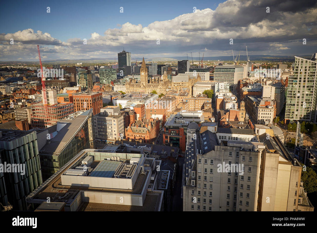 Le centre-ville de Manchester vue sur l'horizon de Spinningfields, 20 histoires, montrant 874-6448 puis l'hôtel de ville et au-delà pour Piccadilly Banque D'Images