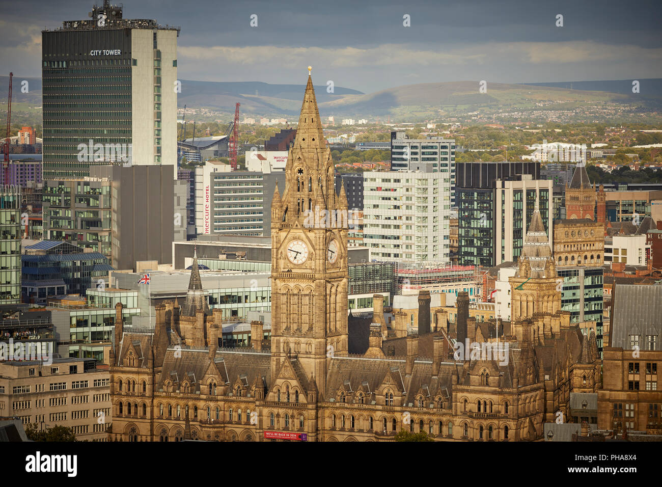 Le centre-ville de Manchester vue sur l'horizon de Spinningfields, 20 histoires, montrant l'hôtel de ville et au-delà de Piccadilly City Tower Banque D'Images