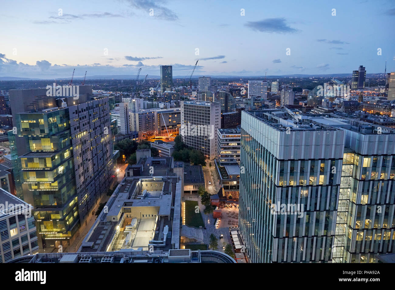 Le centre-ville de Manchester vue sur l'horizon de Spinningfields, 20 histoires, montrant l'État du pavillon les tribunaux de justice civile avec zone de Spinningfields Centre gauche Banque D'Images