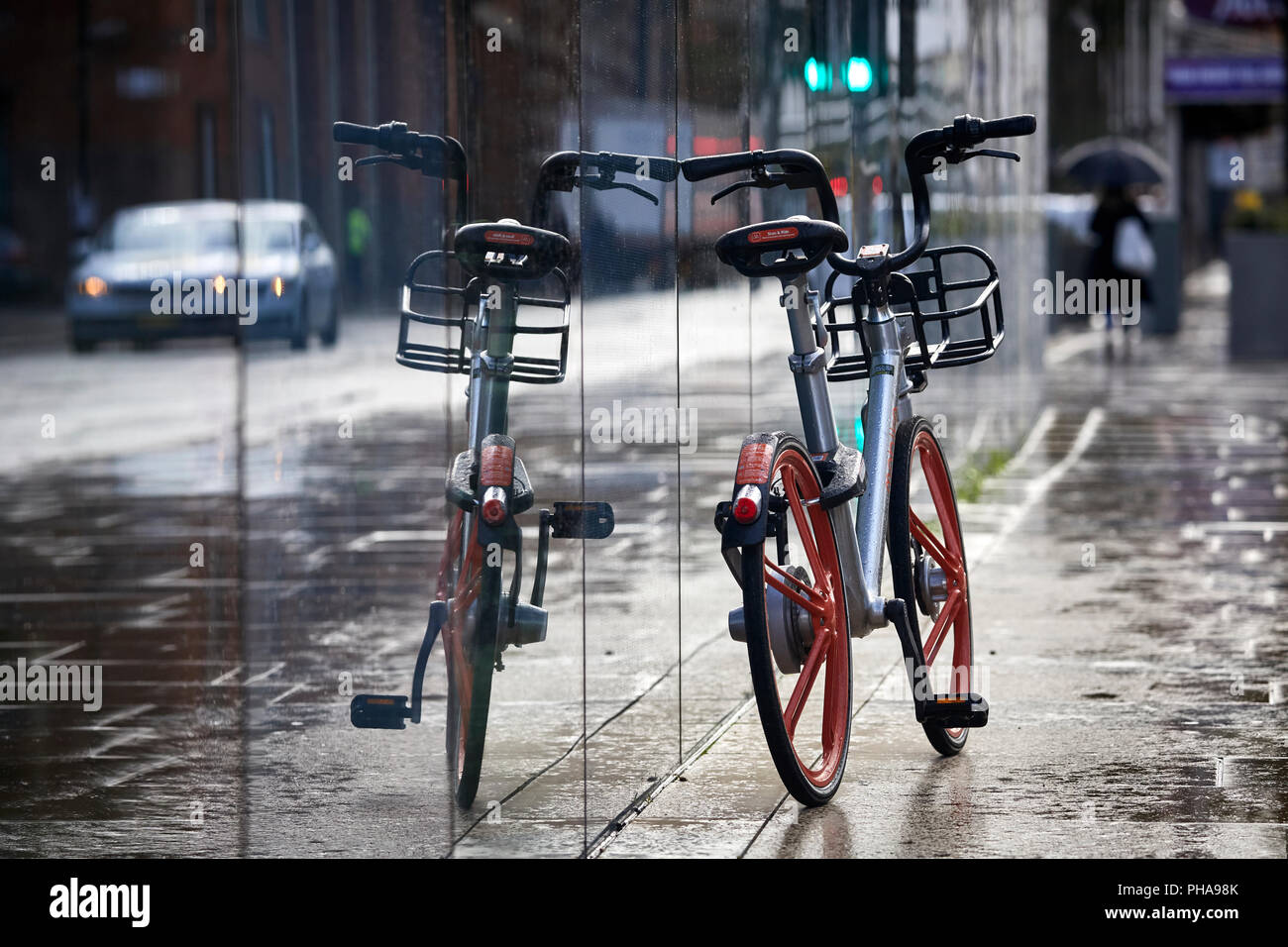 Fondée par Mobike Mobike Beijing Technology Co partage des vélos partagés le plus important au monde (pour location) location opérateur dans le centre-ville de Manchester Banque D'Images