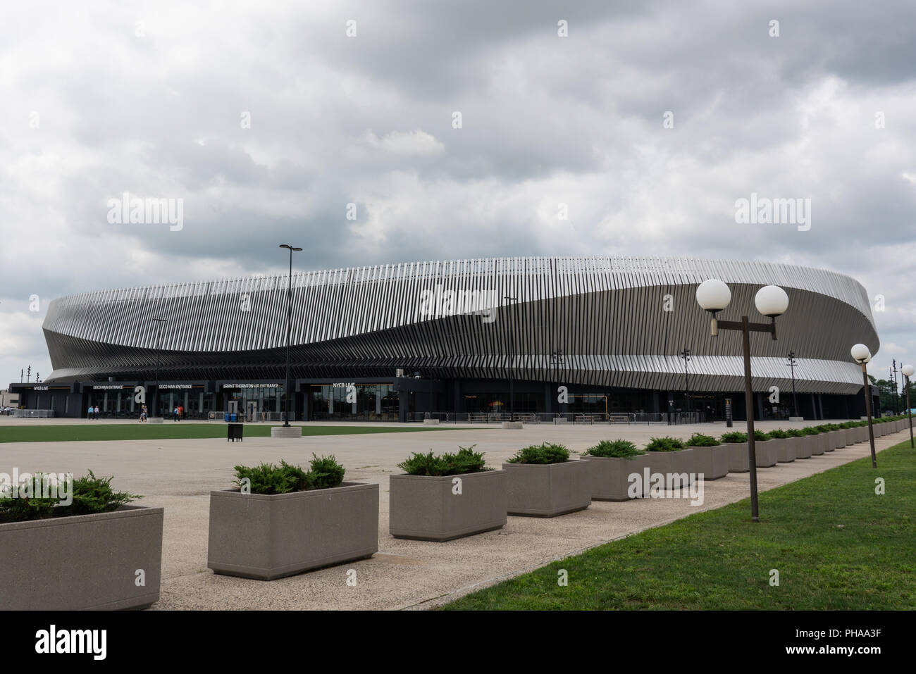 Uniondale, NY - 22 août 2018 Vue de côté du comté de Nassau Veterans Memorial Coliseum. Banque D'Images