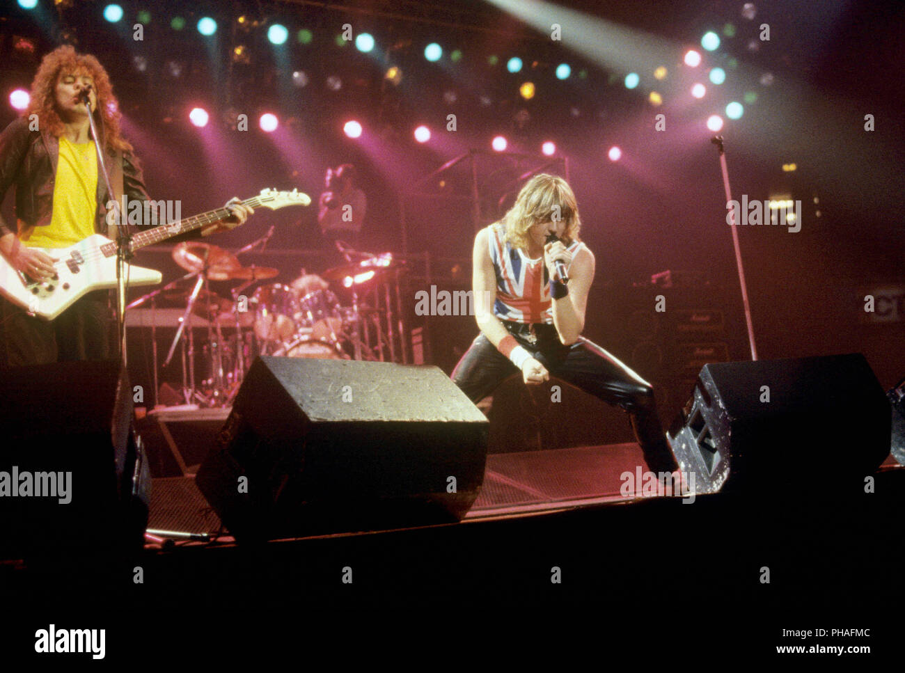 Def Leppard sur 01.12.1983 à Dortmund. Dans le monde d'utilisation | Banque D'Images