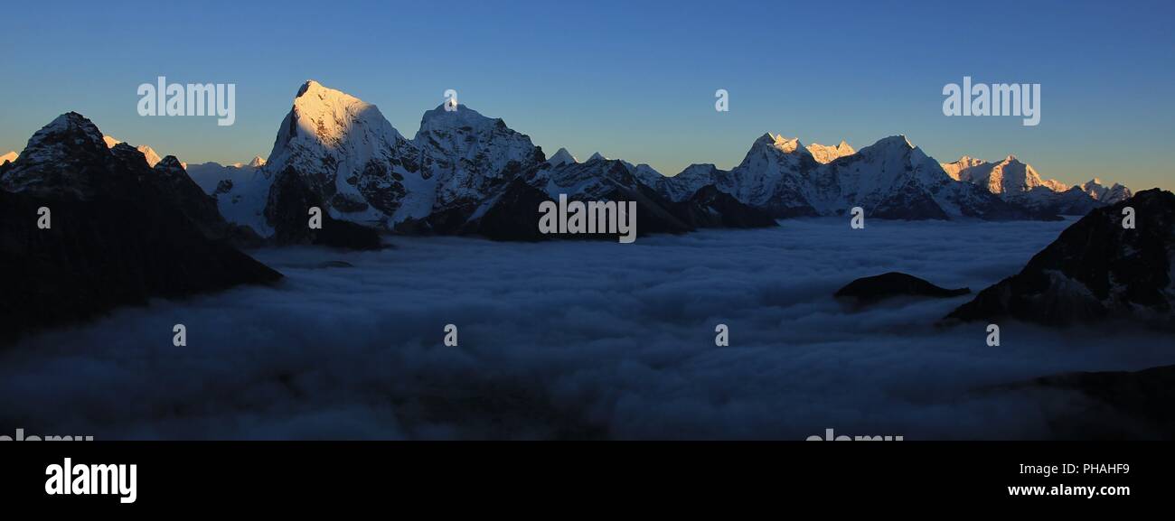 Coucher du Soleil vue depuis l'Everest, Gokyo Ri National Park Banque D'Images