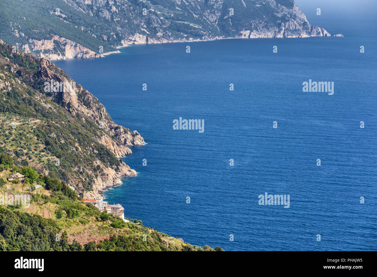 Côte de la mer Égée, le Mont Athos, péninsule Athos, Grèce Banque D'Images