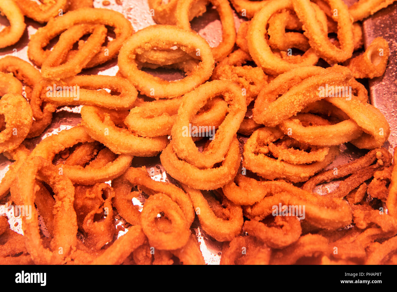 Calamar frits (squid). Tapas dans le Mercado de San Miguel (marché de l'alimentation et des tapas), Madrid, Espagne Banque D'Images