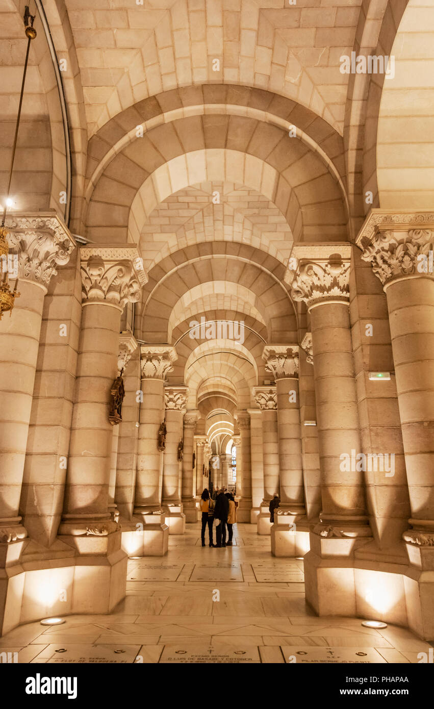 La Crypte des 400 colonnes, sous la cathédrale de l'Almudena. Madrid, Espagne Banque D'Images