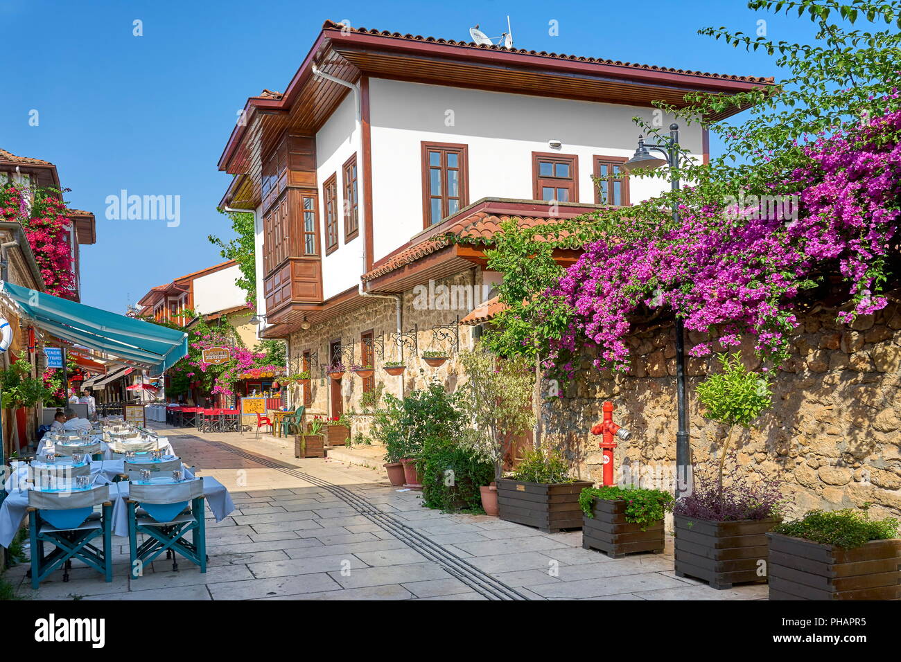 Fleurs à la vieille ville de Kaleici, Antalya, Turquie rues Banque D'Images