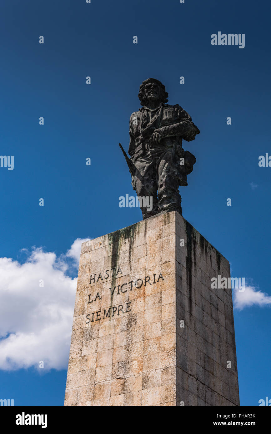 Santa Clara, Cuba / 16 mars 2016 : statue en bronze de chef militaire révolutionnaire Che Guevara. Banque D'Images