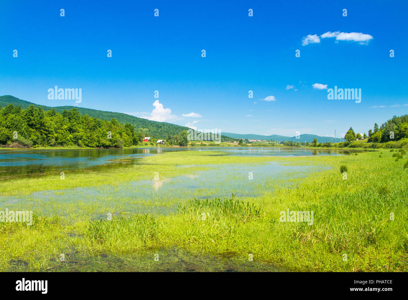 Magnifique lac Sabljaki près de Zagreb en Croatie, Lika, au printemps Banque D'Images