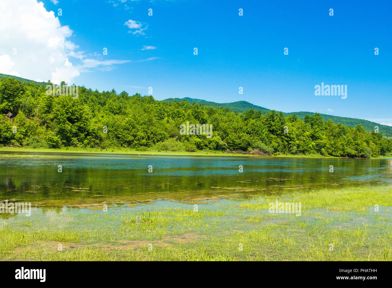 Magnifique lac Sabljaki près de Zagreb en Croatie, Lika, au printemps Banque D'Images