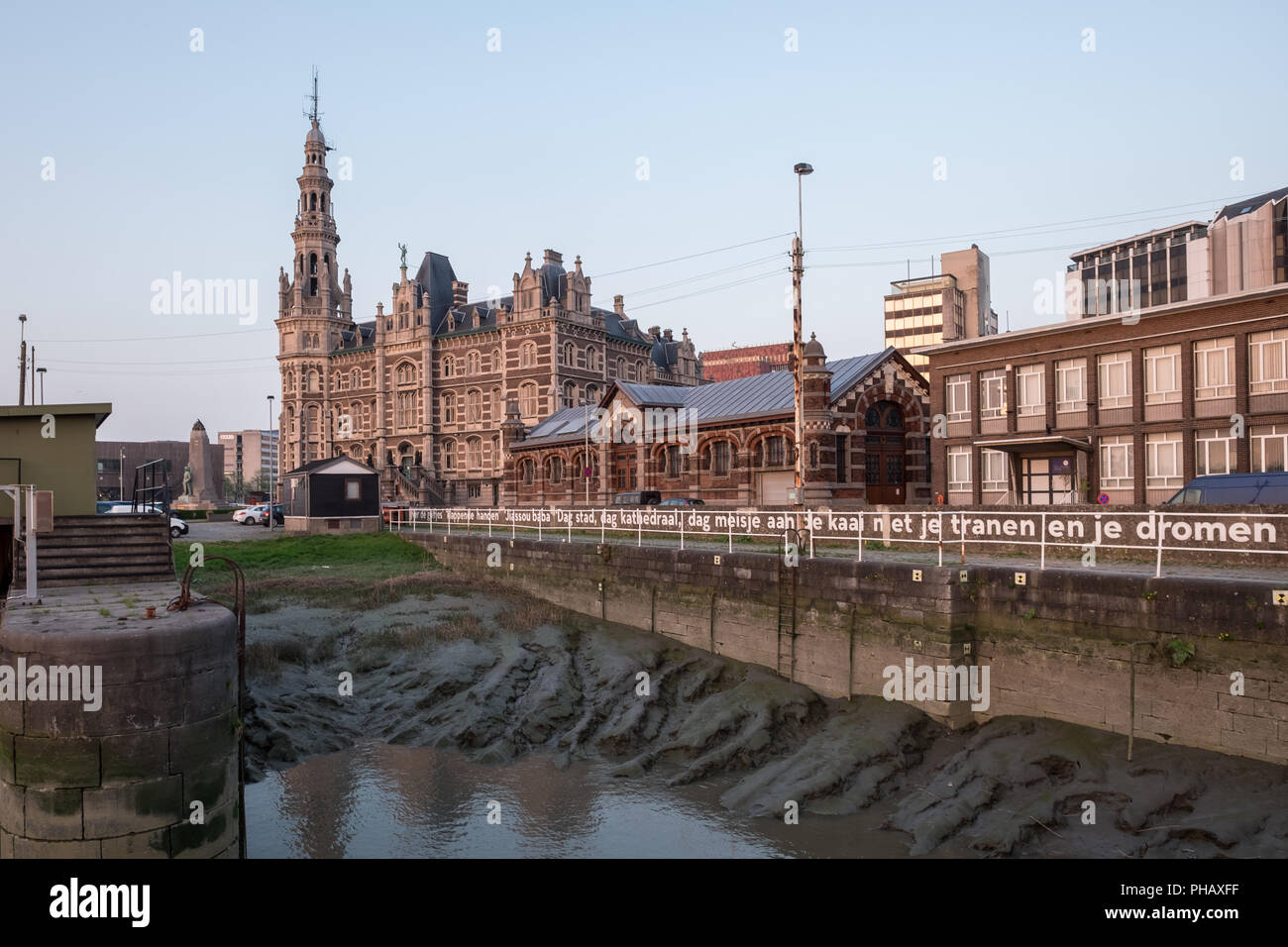 Bâtiment de pilotage (Loodsgebouw) dans la région connue sous le nom d'Anvers 'Eilandje', le mardi 4 avril 2017, Anvers, Belgique. Banque D'Images