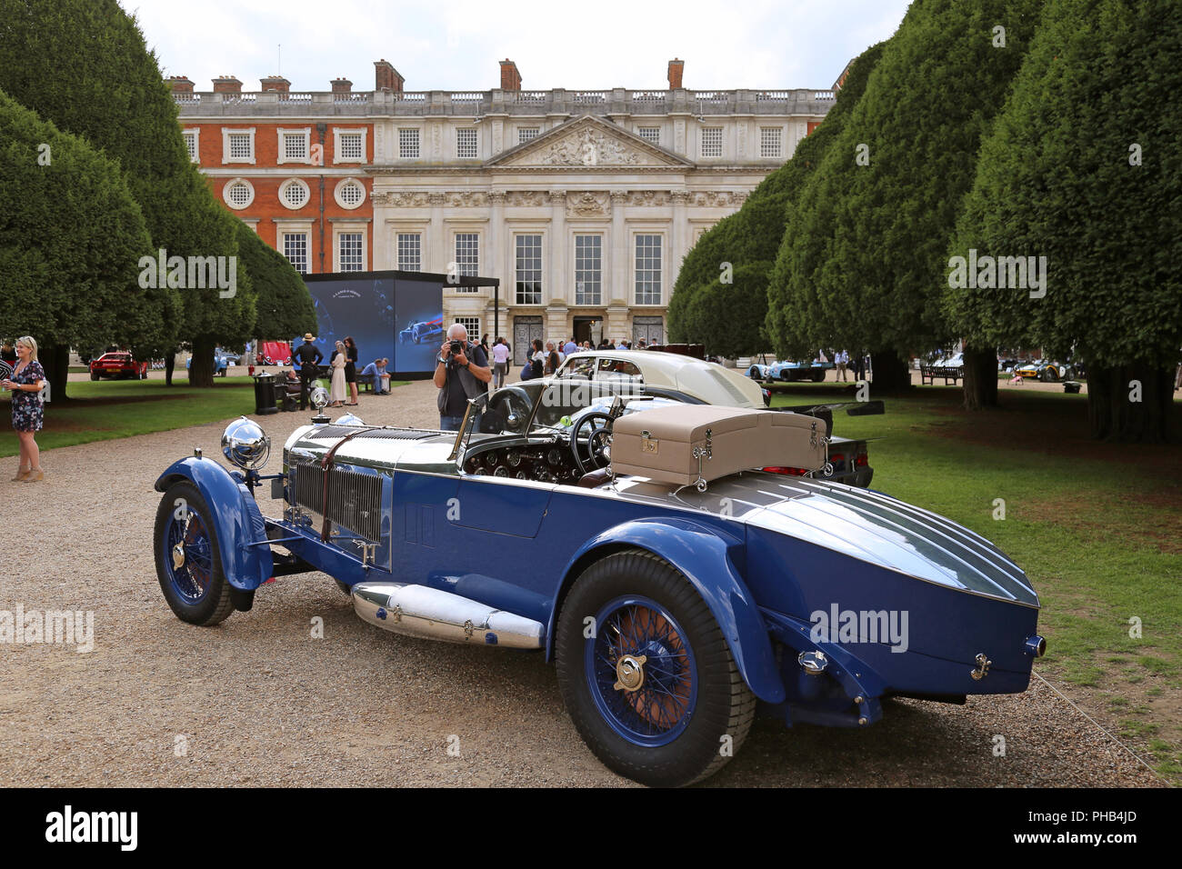 Gagnant Best of Show : 1929 Mercedes-Benz S Barker Tourer. Concours d'élégance 2018 Preview (Jour), Hampton Court Palace, Londres, Royaume-Uni. 31 août 2018. Les plus rares du monde voitures assemblées pour un classique de trois jours et d'événements supercar dans les jardins du Palais Royal. Ian crédit bouteille/Alamy Live News Banque D'Images