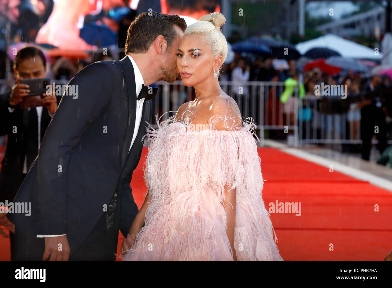 Venise, Italie. Août 31, 2018. Bradley Cooper, Lady Gaga assister à l 'une étoile est née' premiere pendant le 75e Festival du Film de Venise au Palazzo del Cinema le 31 août 2018 à Venise, Italie. Crédit : John Rasimus/Media Punch ***France, Suède, Norvège, Finlande, USA, Denark, la République tchèque, l'Amérique du Sud seulement***/Alamy Live News Banque D'Images