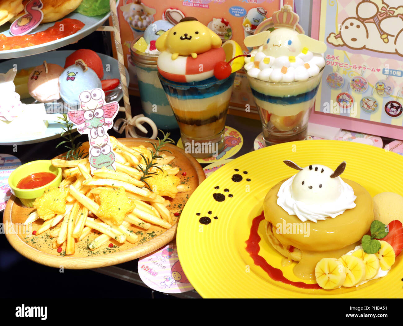 31 Aout 18 Tokyo Japon Caractere Japonais Sanrio Sanrio Geant Affiche Des Caracteres Concus Des Echantillons D Aliments A L Exposition De Sanrio Derniers Produits Sanrio Expo 18 Au Siege De La Societe