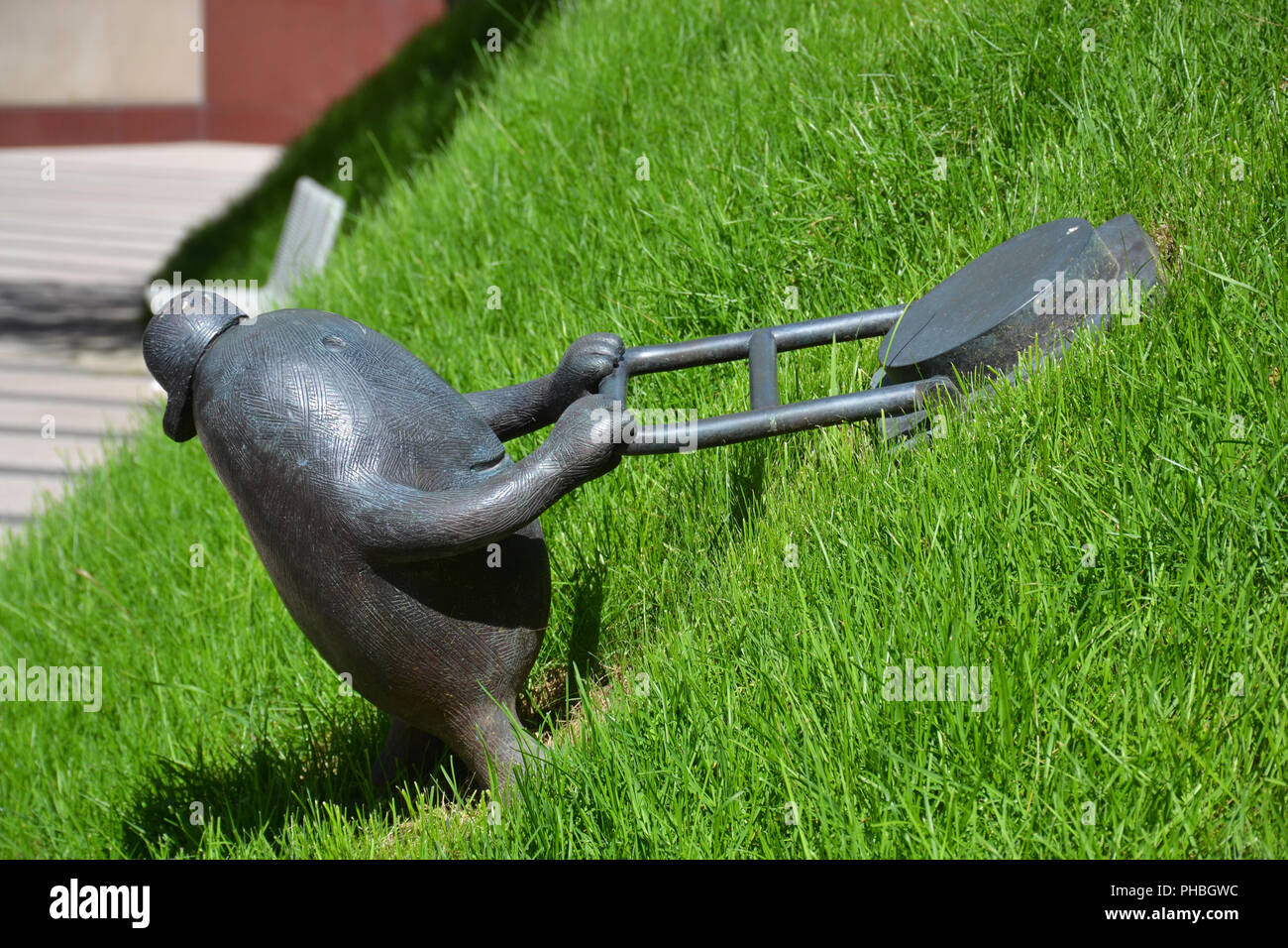 3 juin 2018 - Minneapolis, MINNESOTA : Sculptures dans le palais de justice fédéral Plaza jardin. Auteur : Tom Otterness. Banque D'Images