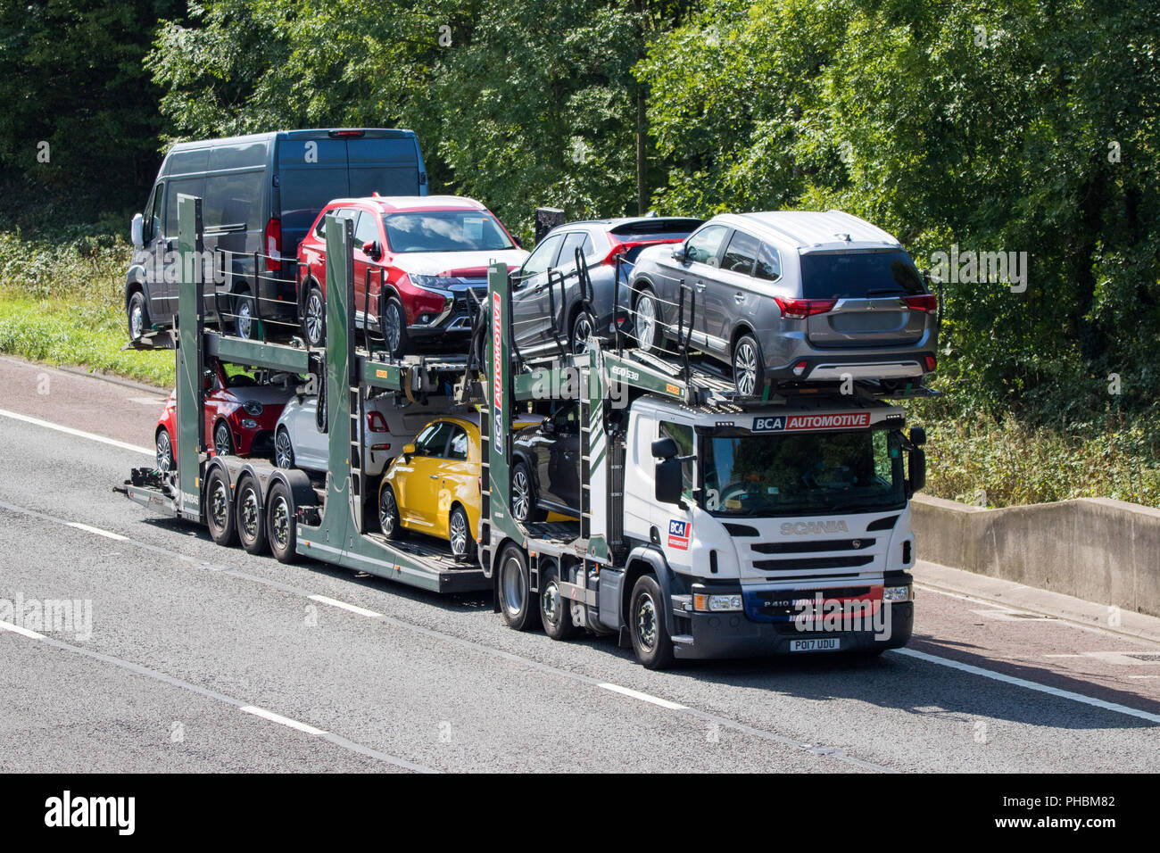 Le transport utilisé la voiture d'occasion, remorque porte-véhicules, location de transporteur, auto transport remorque sur le M6 Lancaster, UK Banque D'Images