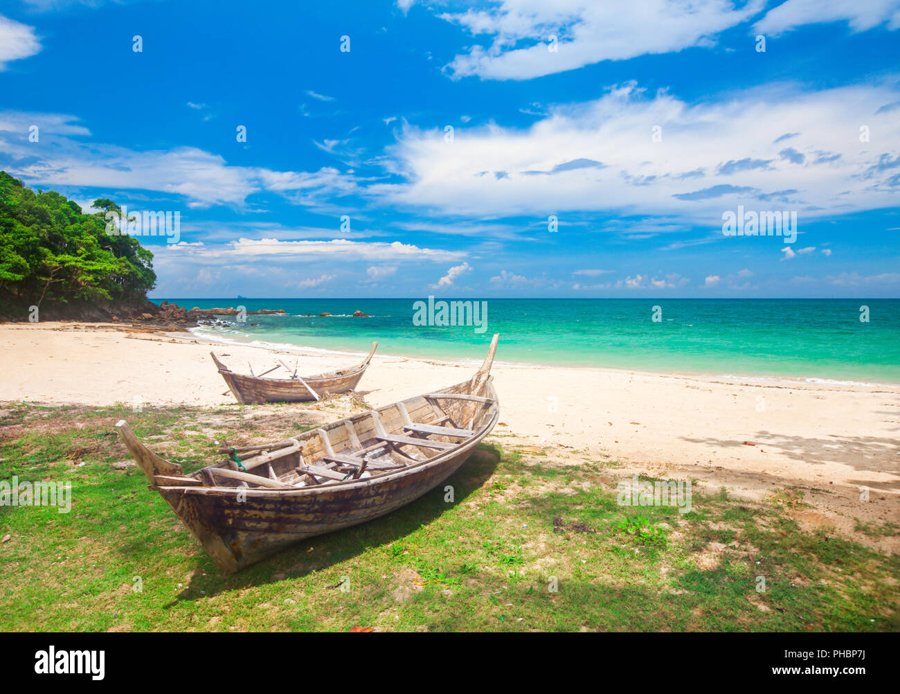 Plage et bateau de pêche, Koh Lanta, Thaïlande Banque D'Images