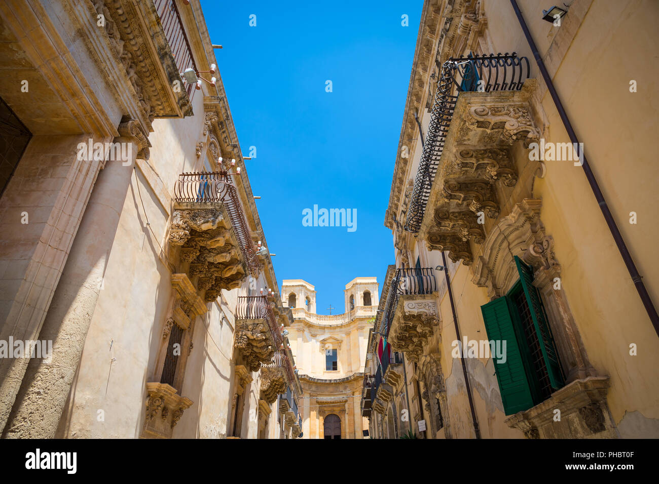 NOTO, ITALIE - Détail de balcon Baroque, 1750 Banque D'Images