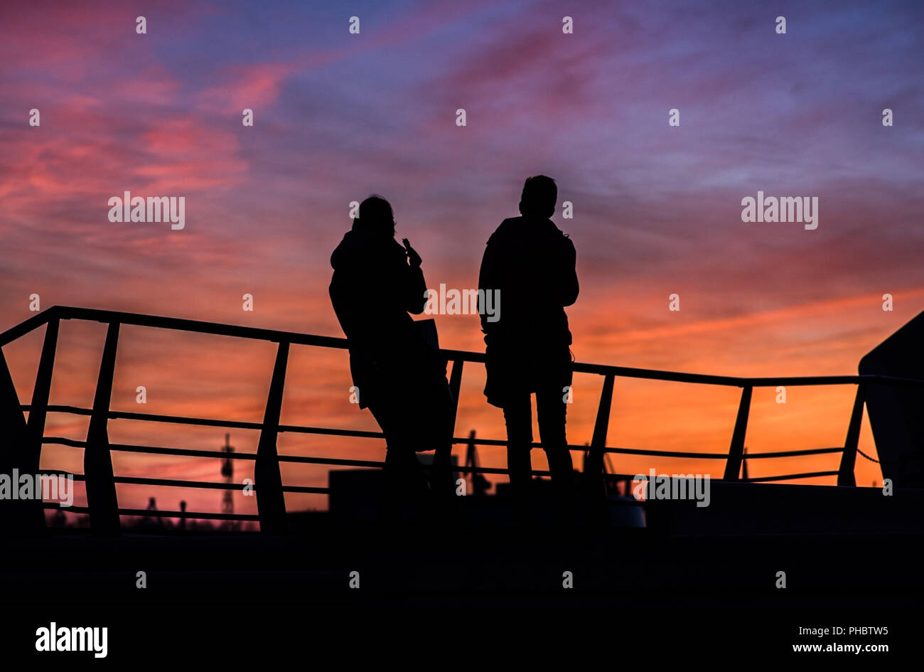 Coucher du soleil dans le port Banque D'Images