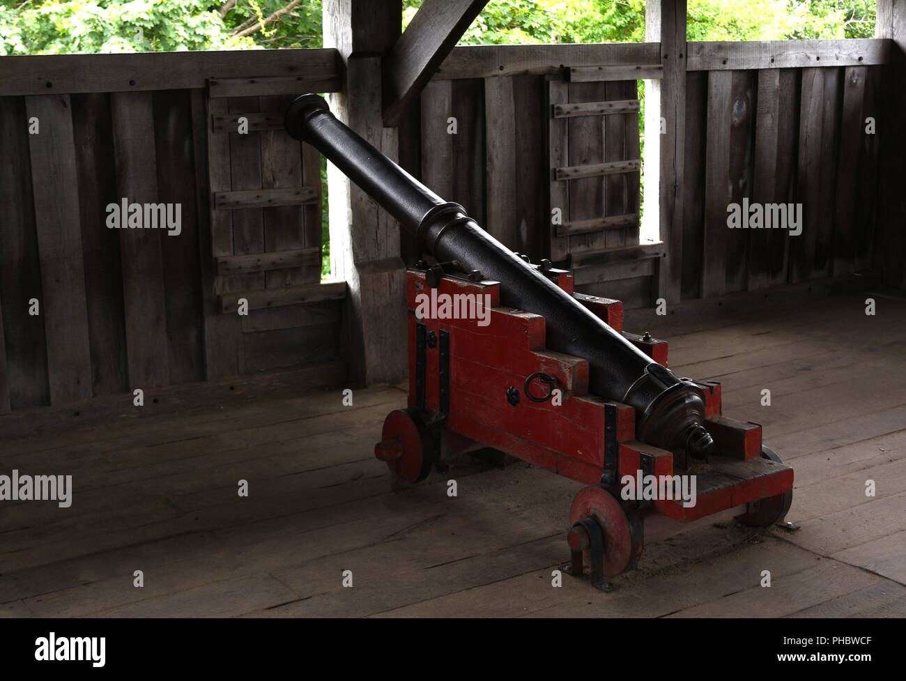 Un vieux canon mis en place pour défendre les colons et de Plimoth Plantation. Banque D'Images