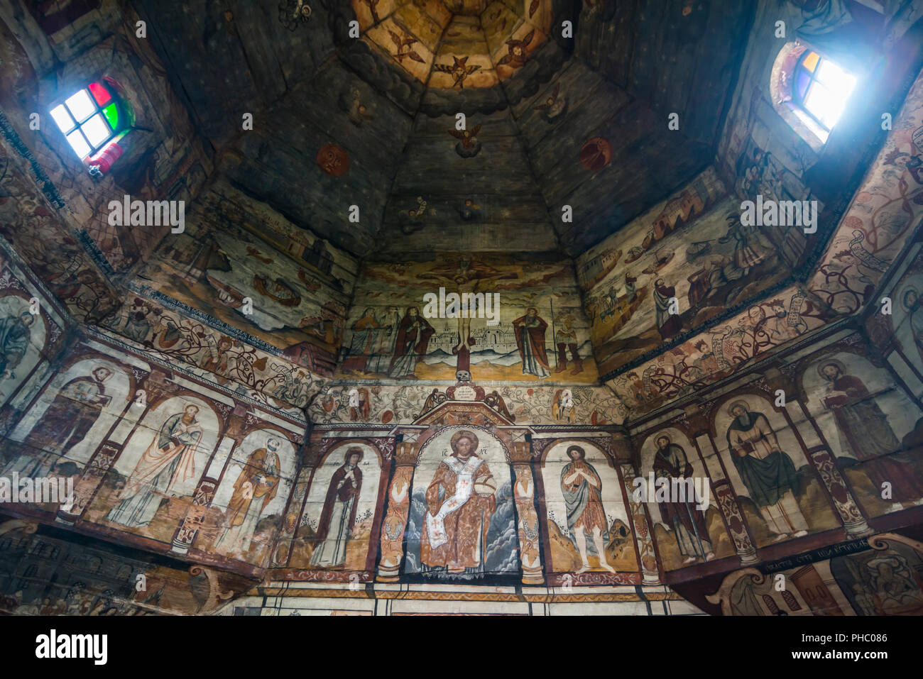 De magnifiques peintures dans l'église Saint-Georges en bois, UNESCO World Heritage Site, Drohobycz, Ukraine, Europe Banque D'Images