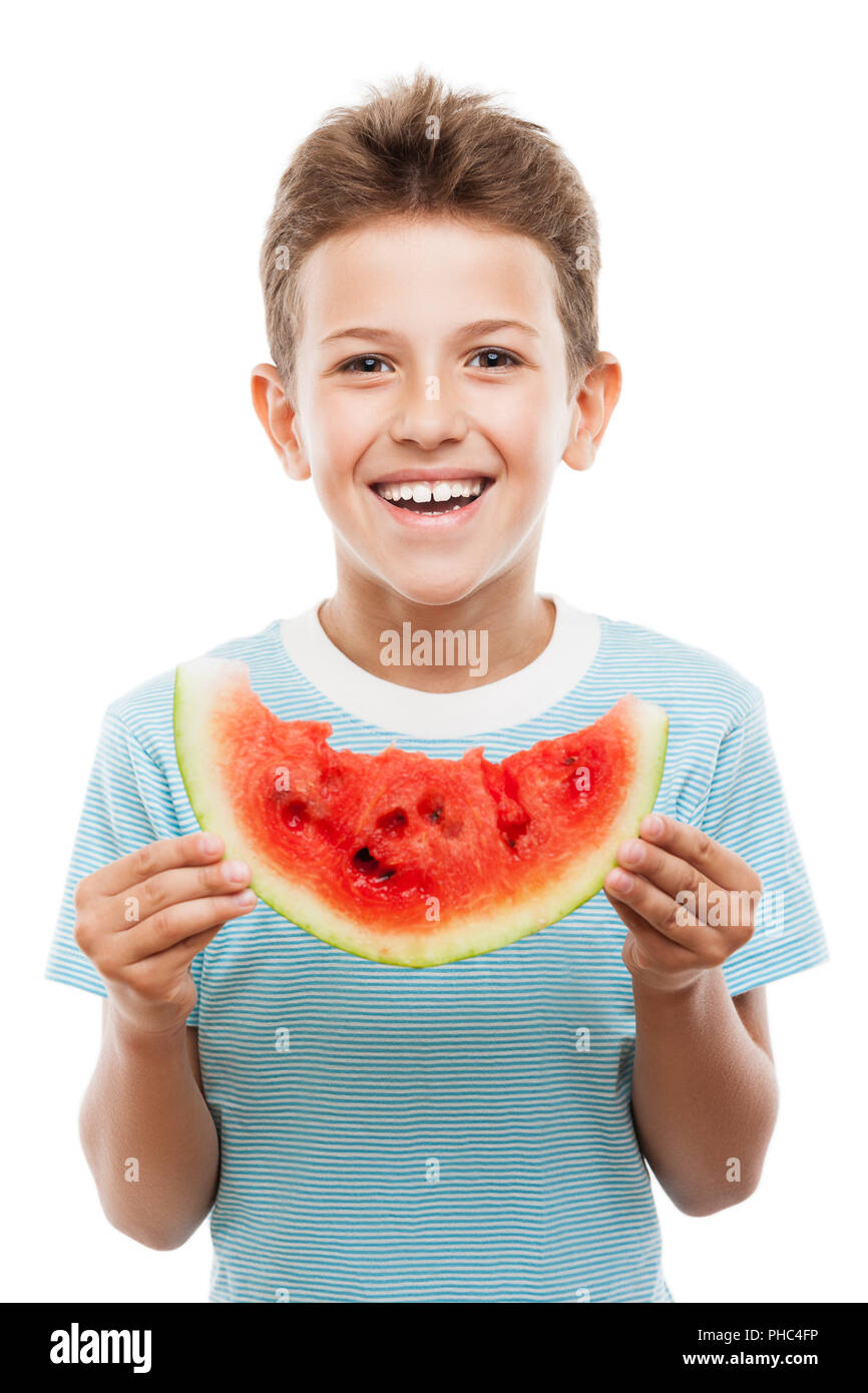 Handsome smiling boy holding enfant pastèque rouge coupe de fruits Banque D'Images