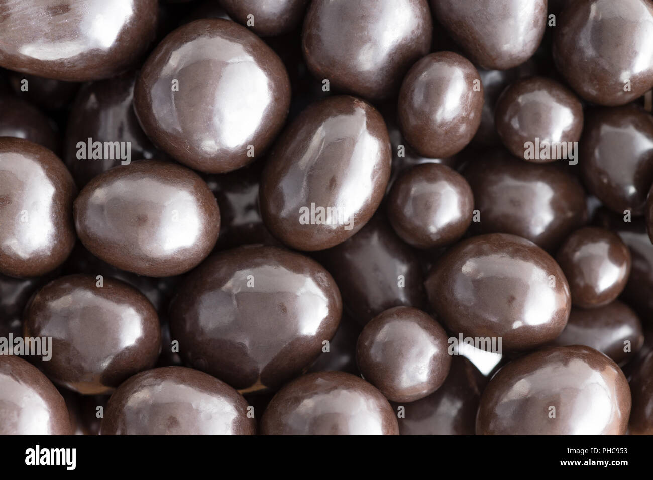 Plein cadre macro texture de fond de chocolat au lait bonbons balle pour une délicieuse gâterie et snack Banque D'Images