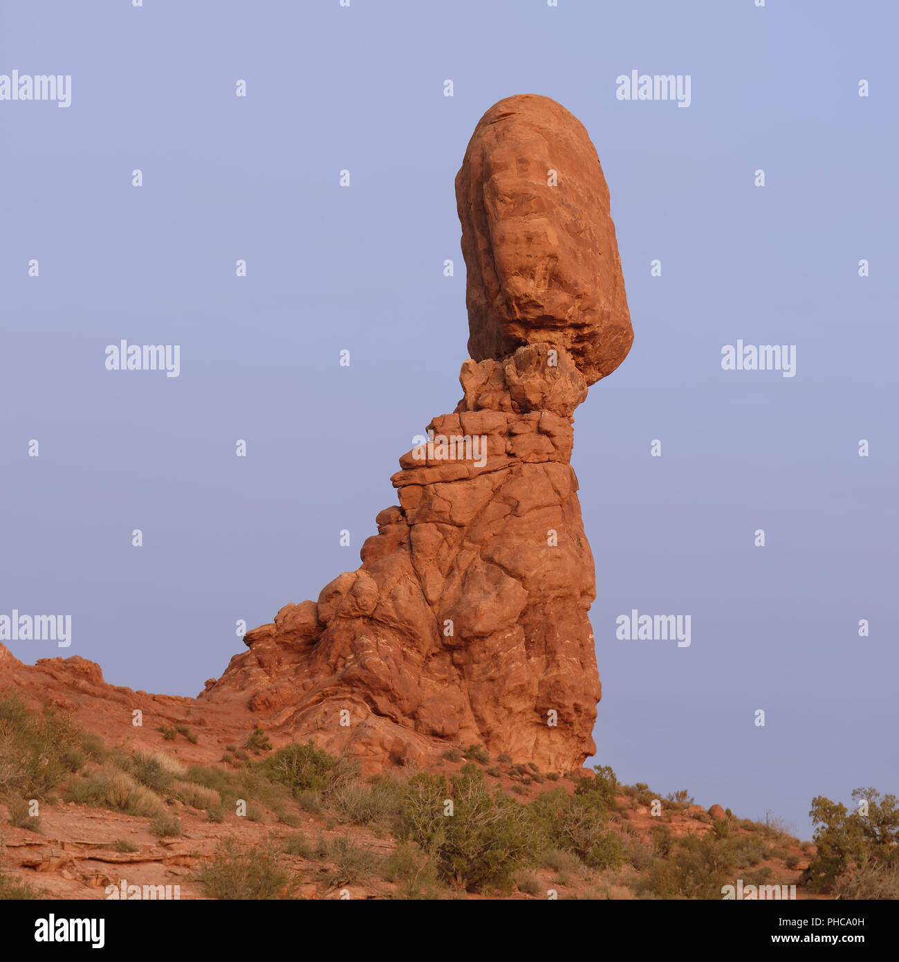 Balanced Rock in early morning light Banque D'Images