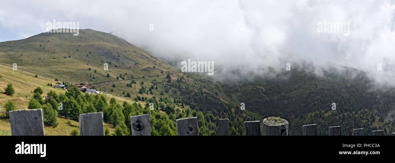 Chemin de randonnée de montagne à Helm, Italie Banque D'Images