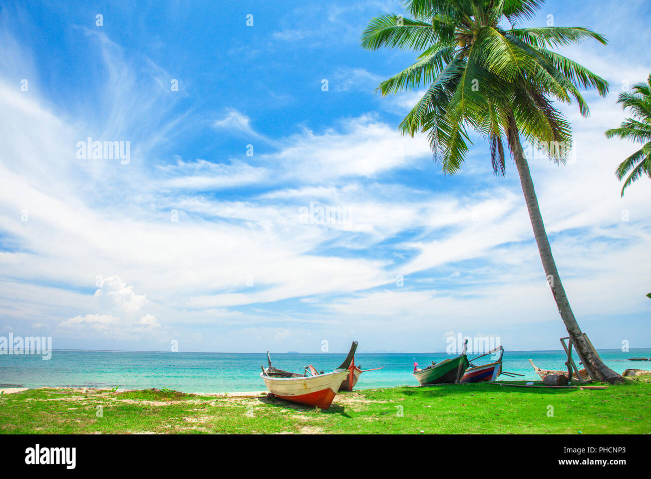 Plage et bateau de pêche, Koh Lanta, Thaïlande Banque D'Images