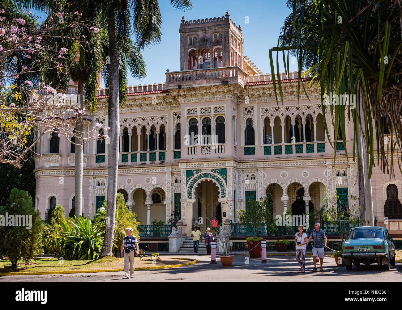 Cienfuegos, Cuba / 15 mars 2016 : construit en 1913 pour le magnat Don Acisclo del Valle, le palais est un mélange ecclésiastique d'influences architecturales. Banque D'Images