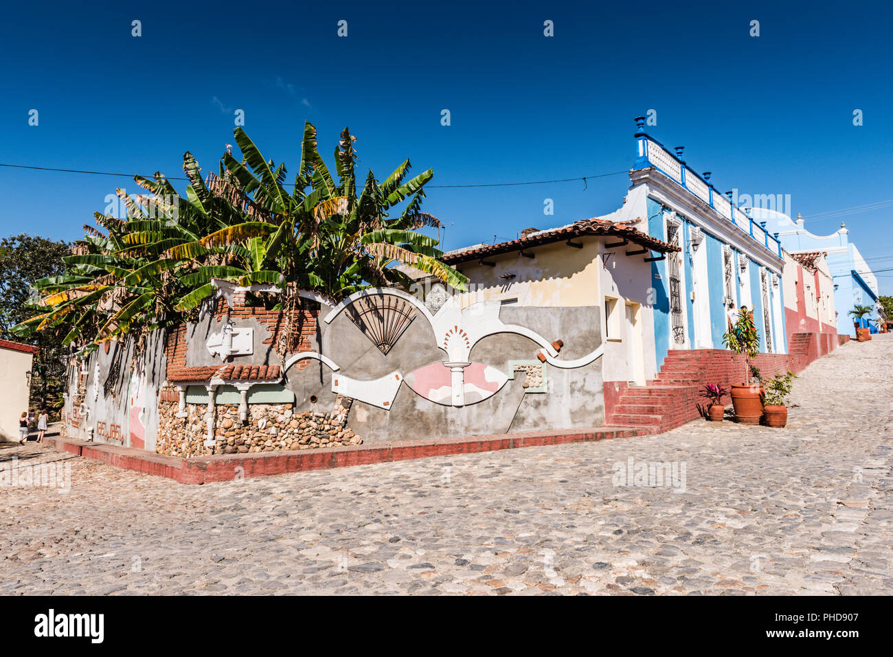 Sancti Spiritus, Cuba / 15 mars 2017 : l'art de mur sur la façade de l'immeuble dans l'une des plus anciennes colonies européennes cubain. Banque D'Images